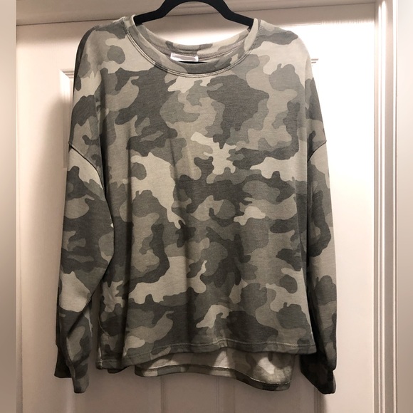 Ladies casual/ lounge top. (XL) - Picture 3 of 3